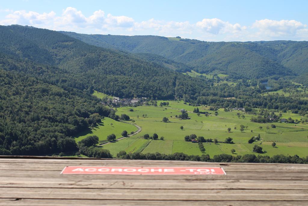 Gite De La Genevriere Saint-Chamant Exteriör bild